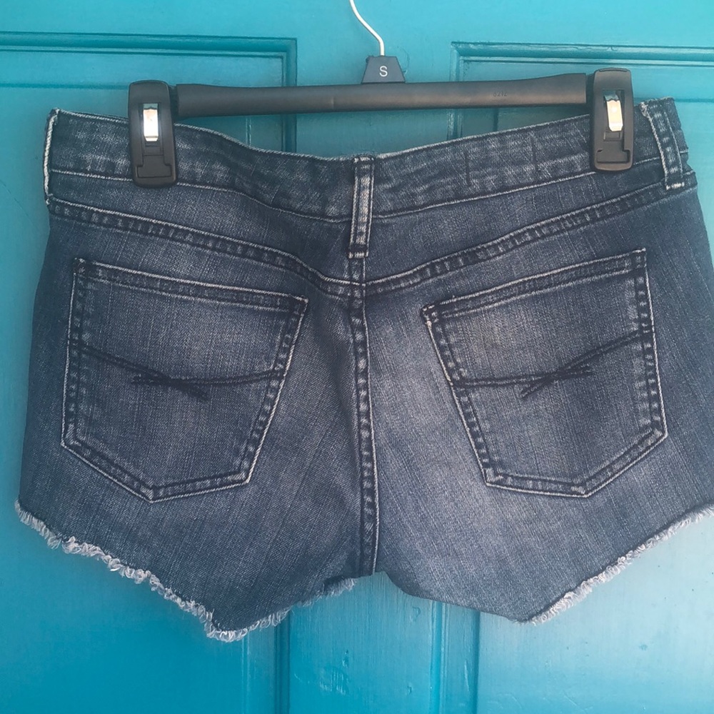 GAP like new blue jean shorts - Picture 4 of 4